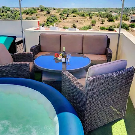 Alpha - 2 Bedrooms, Private Rooftop Patio With Hot Tub, Bbq And View דירה פראגודו