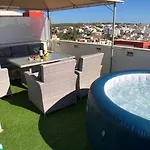 Alpha - 2 Bedrooms, Private Rooftop Patio With Hot Tub, Bbq And View *
