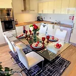 アパート Alpha - 2 Bedrooms, Private Rooftop Patio With Hot Tub, Bbq And View フェラグド