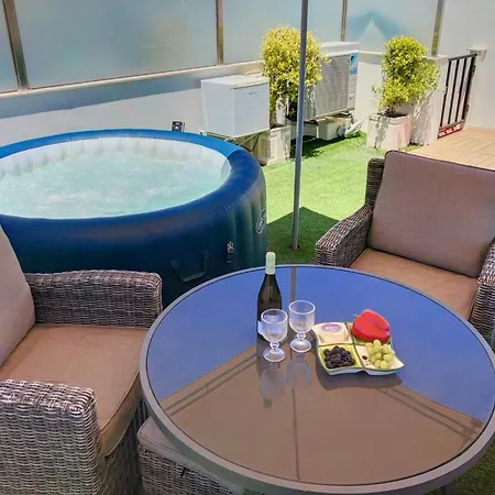 Apartment Alpha - 2 Bedrooms, Private Rooftop Patio With Hot Tub, Bbq And View
