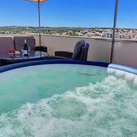 Alpha - 2 Bedrooms, Private Rooftop Patio With Hot Tub, Bbq And View *