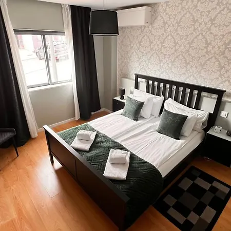 Alpha - 2 Bedrooms, Private Rooftop Patio With Hot Tub, Bbq And View Apartmán *