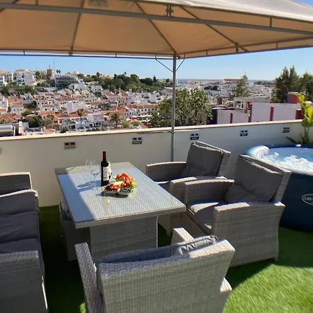 Alpha - 2 Bedrooms, Private Rooftop Patio With Hot Tub, Bbq And View アパート
