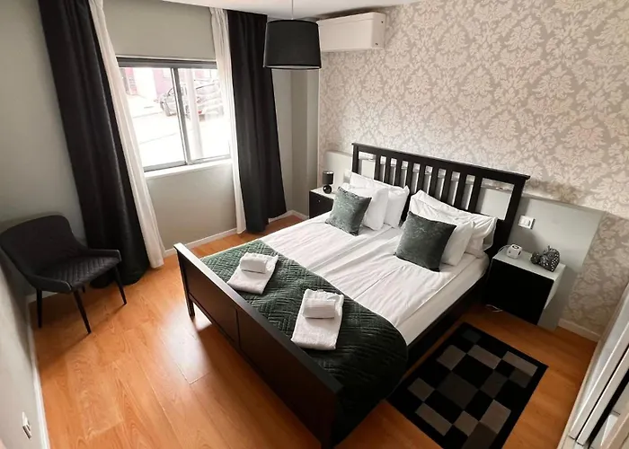 Alpha - 2 Bedrooms, Private Rooftop Patio With Hot Tub, Bbq And View Apartman *