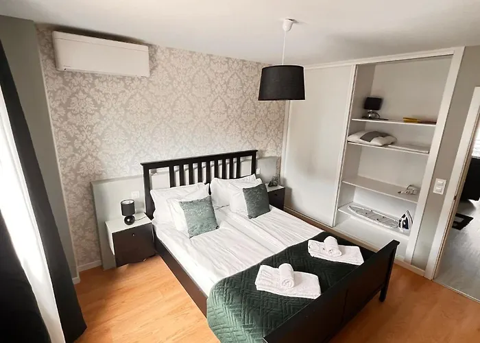 Apartman Alpha - 2 Bedrooms, Private Rooftop Patio With Hot Tub, Bbq And View *