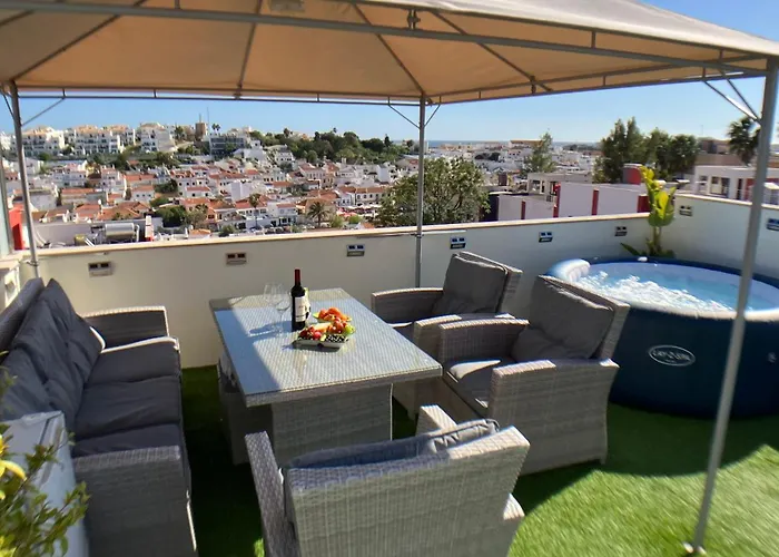 Alpha - 2 Bedrooms, Private Rooftop Patio With Hot Tub, Bbq And View Apartman