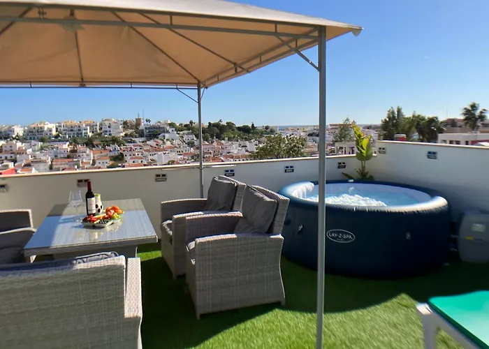 Alpha - 2 Bedrooms, Private Rooftop Patio With Hot Tub, Bbq And View Apartman