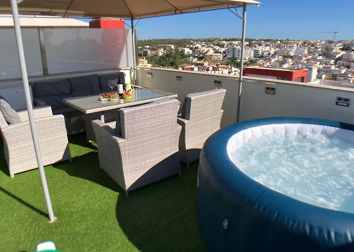 Alpha - 2 Bedrooms, Private Rooftop Patio With Hot Tub, Bbq And View *