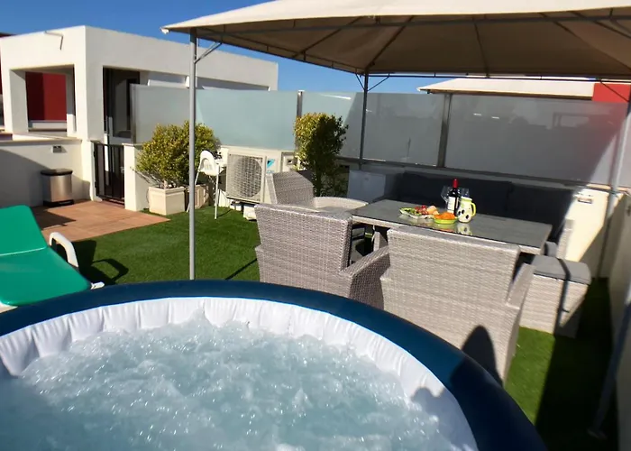 Alpha - 2 Bedrooms, Private Rooftop Patio With Hot Tub, Bbq And View Apartman